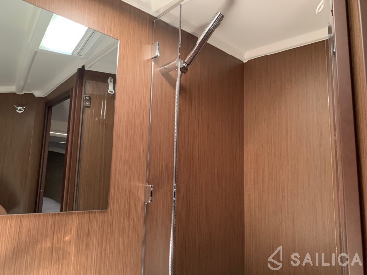 Oceanis 40.1 - Yacht Charter Sailica