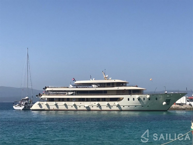 Lastavica - Yacht Charter Sailica