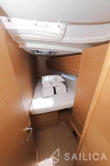 Dufour 520 GL - Yacht Charter Sailica