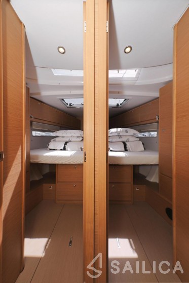 Dufour 520 GL - Yacht Charter Sailica