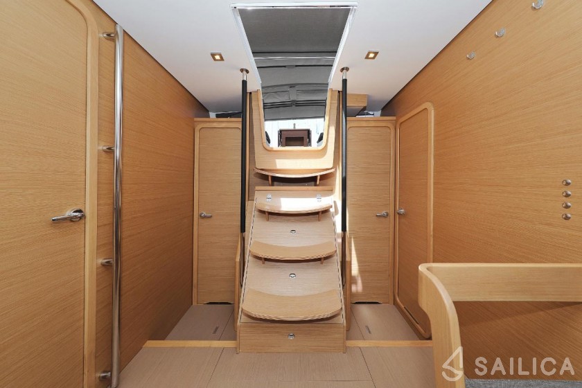 Dufour 520 GL - Yacht Charter Sailica