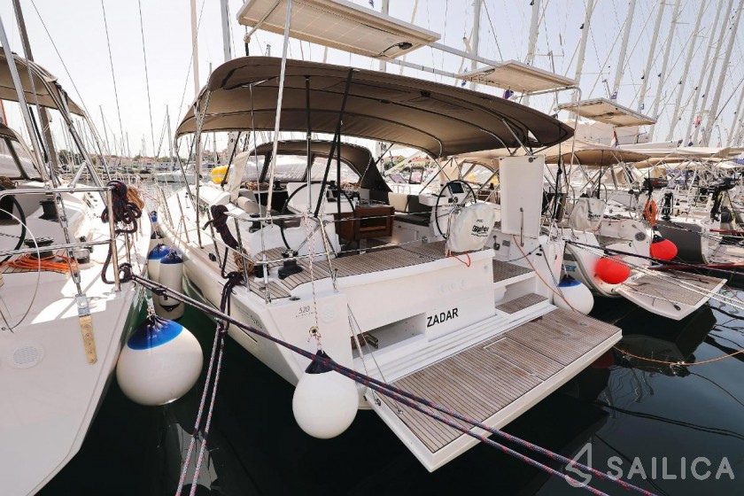Dufour 520 GL - Yacht Charter Sailica
