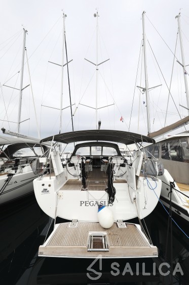 Hanse 508 - 5 + 1 cab. - Yacht Charter Sailica