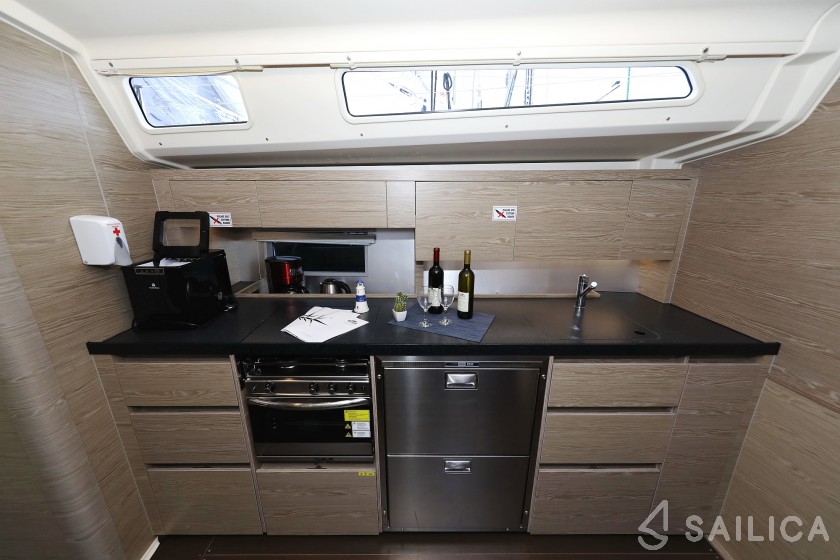 Hanse 508 - 5 + 1 cab. - Yacht Charter Sailica