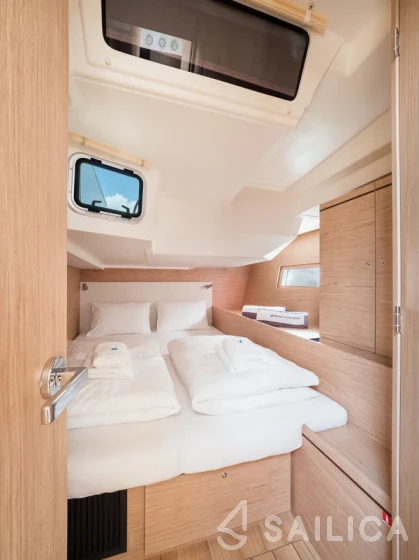 Oceanis 51.1 - Yacht Charter Sailica