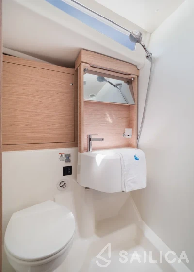Oceanis 51.1 - Yacht Charter Sailica