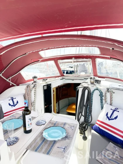 Oceanis 393 - Yacht Charter Sailica