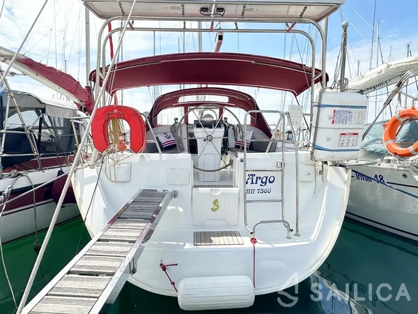 Oceanis 393 - Yacht Charter Sailica