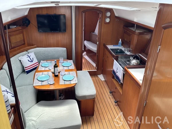 Oceanis 393 - Yacht Charter Sailica