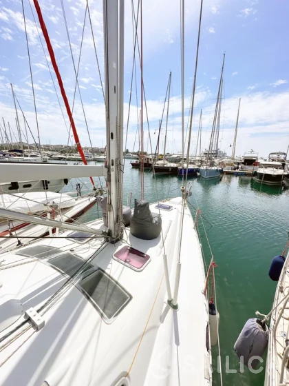 Oceanis 393 - Yacht Charter Sailica