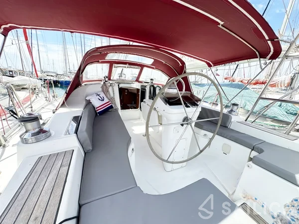 Oceanis 393 - Yacht Charter Sailica