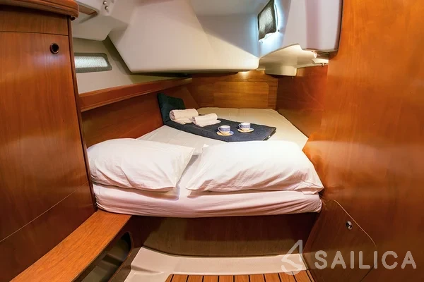 Oceanis 393 - Yacht Charter Sailica