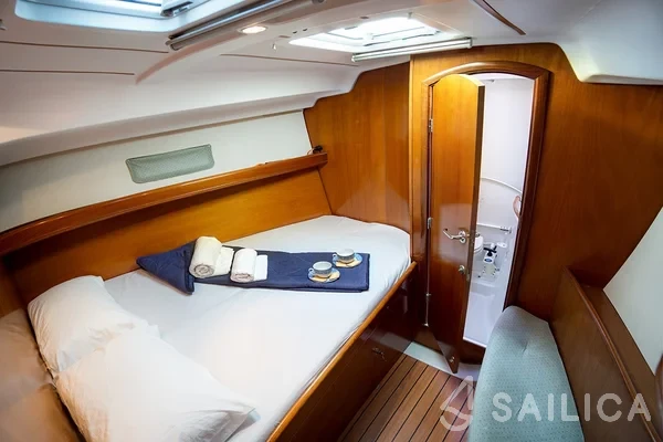 Oceanis 393 - Yacht Charter Sailica