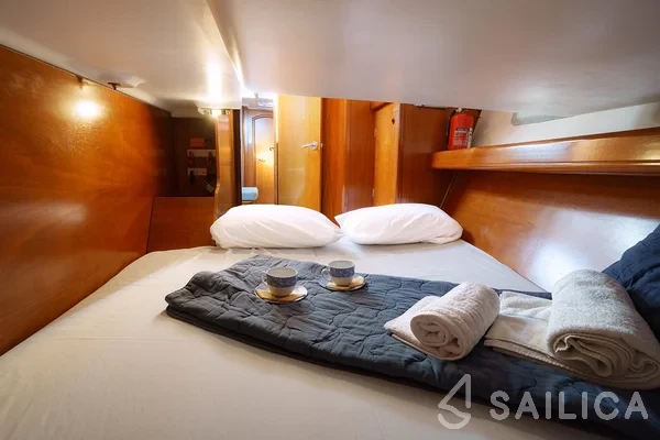 Oceanis 393 - Yacht Charter Sailica