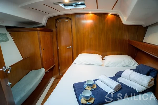 Oceanis 393 - Yacht Charter Sailica