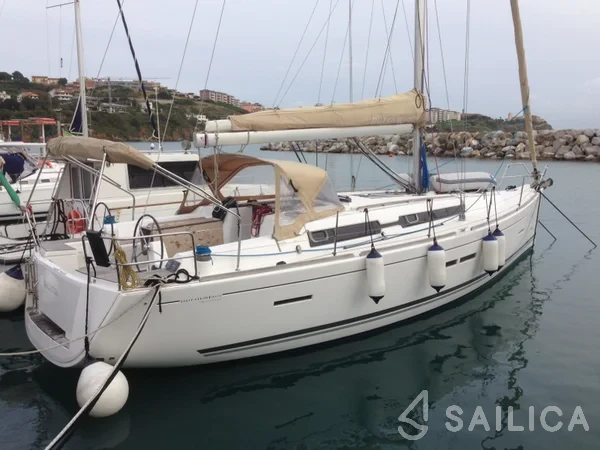 Dufour 405 - Yacht Charter Sailica