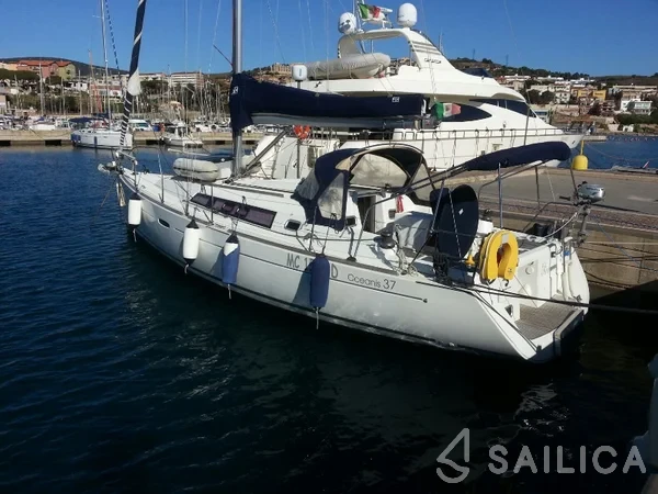 Oceanis 37 - Yacht Charter Sailica