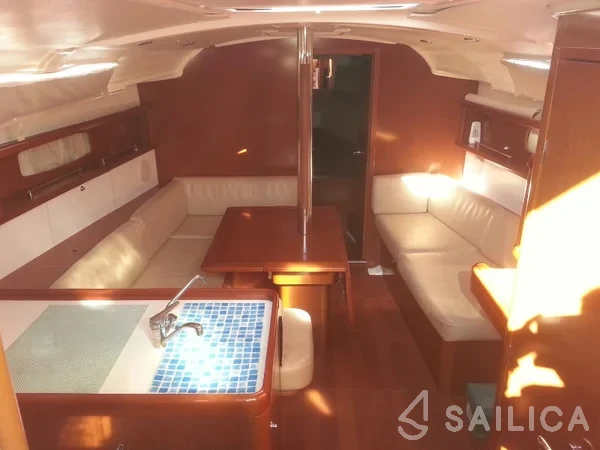 Oceanis 37 - Yacht Charter Sailica