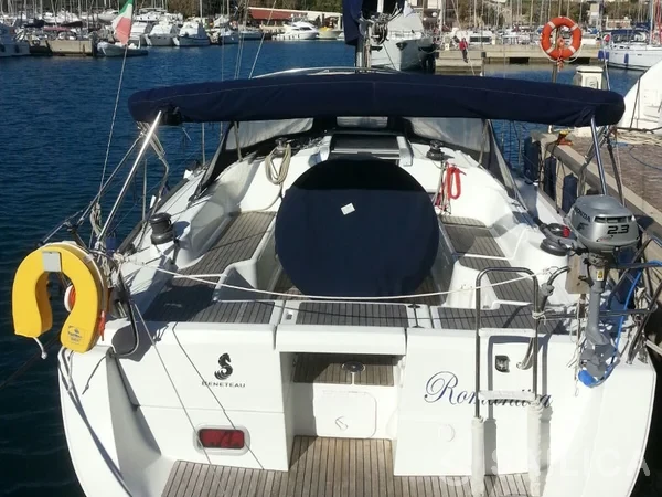 Oceanis 37 - Yacht Charter Sailica