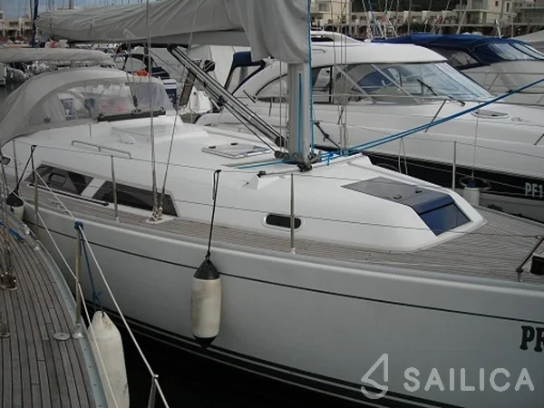 Hanse 370 - Yacht Charter Sailica