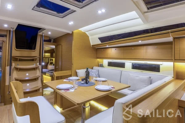 Dufour 520 GL - Yacht Charter Sailica