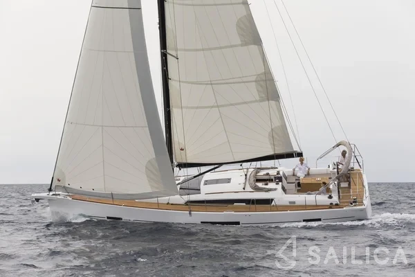 Dufour 520 GL - Yacht Charter Sailica