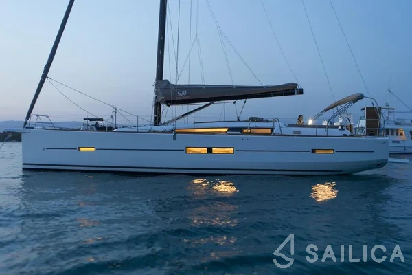 Dufour 520 GL - Yacht Charter Sailica
