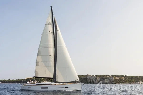 Dufour 520 GL - Yacht Charter Sailica