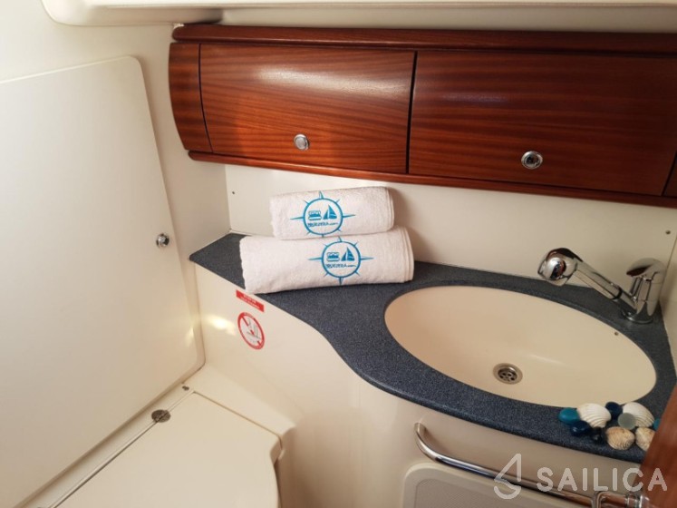 Bavaria 44 - Yacht Charter Sailica