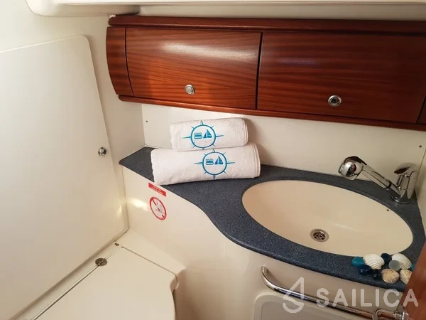 Bavaria 44 - Yacht Charter Sailica