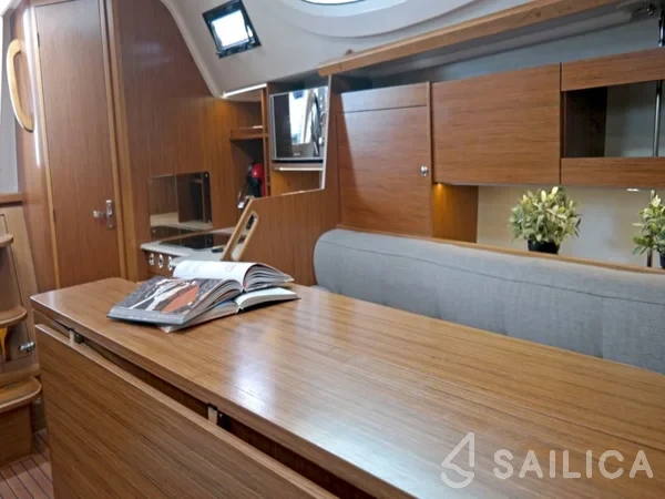 Maxus 33.1 RS Prestige - Yacht Charter Sailica