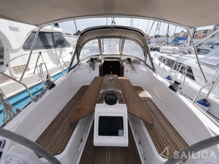 Bavaria Cruiser 37 - Yacht Charter Sailica