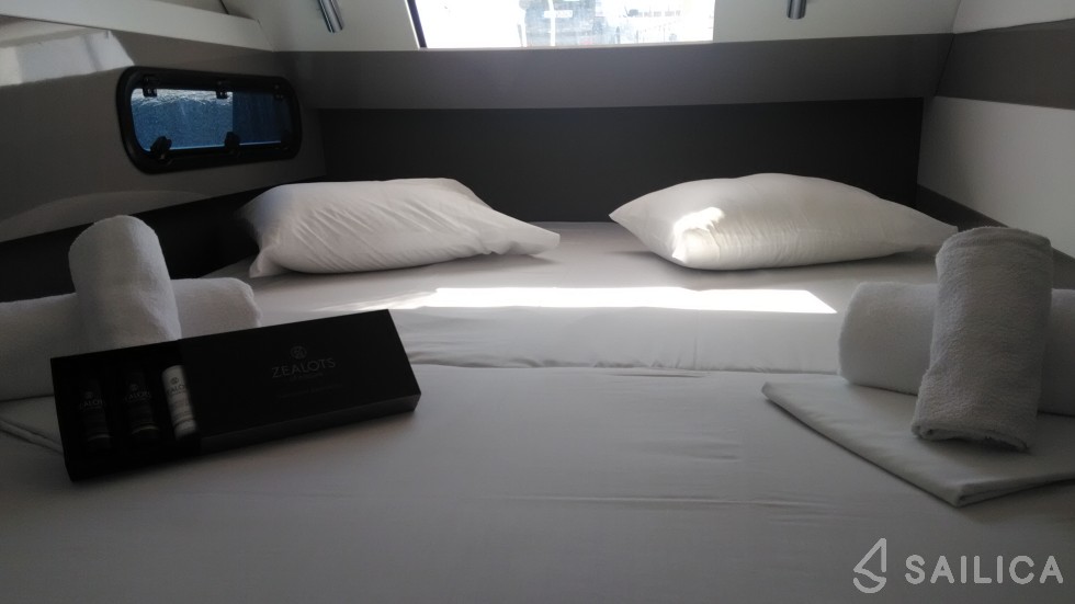 Bali 4.1 - Yacht Charter Sailica