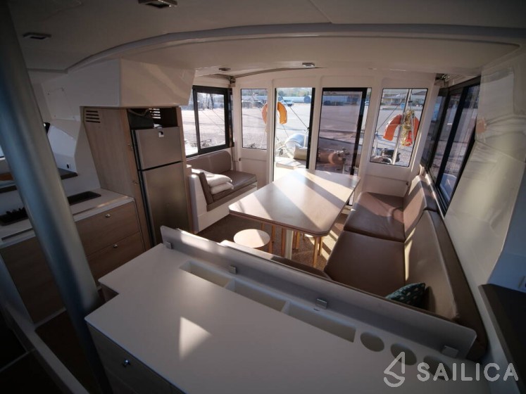 Bali 4.1 - Yacht Charter Sailica