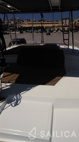 Bali 4.1 - Yacht Charter Sailica