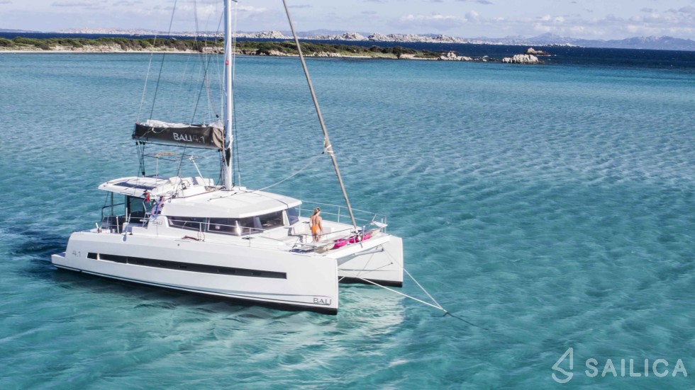 Bali 4.1 - Yacht Charter Sailica