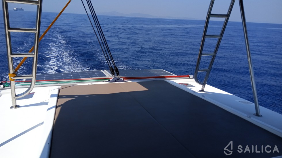 Bali 4.1 - Yacht Charter Sailica