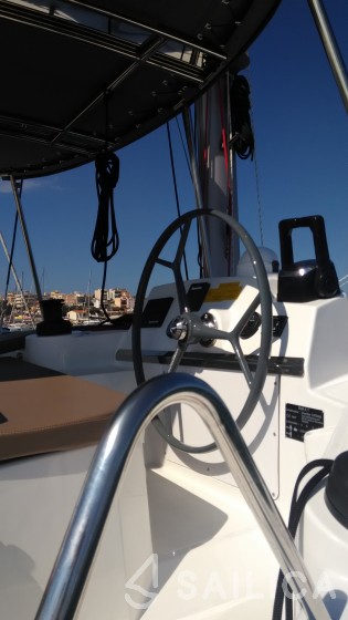 Bali 4.1 - Yacht Charter Sailica