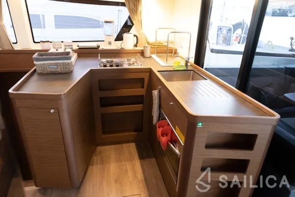 Lagoon 42 - Yacht Charter Sailica