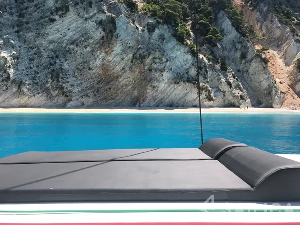 Lagoon 42 - Yacht Charter Sailica