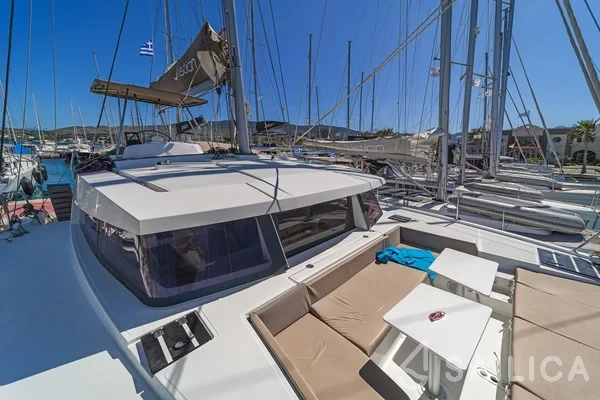 Bali 4.1 - Yacht Charter Sailica