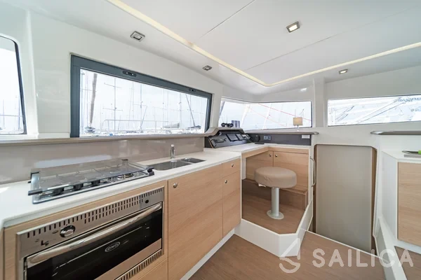 Bali 4.1 - Yacht Charter Sailica