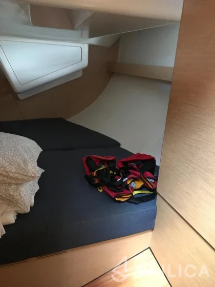 Oceanis 43 - Yacht Charter Sailica