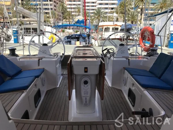 Oceanis 43 - Yacht Charter Sailica