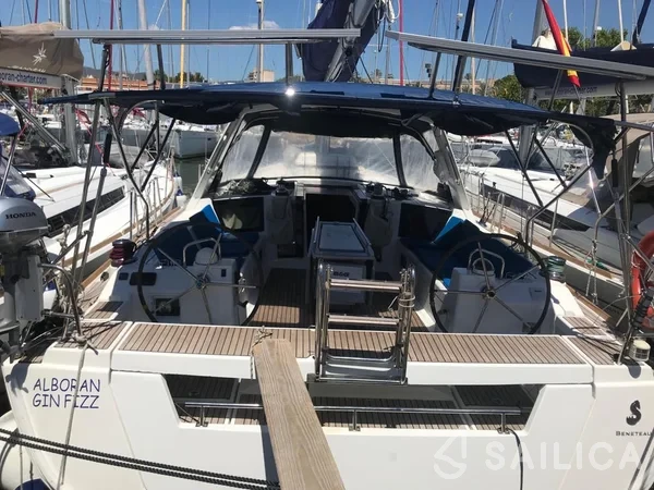 Oceanis 45 - Yacht Charter Sailica