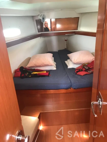 Oceanis 43 - Yacht Charter Sailica