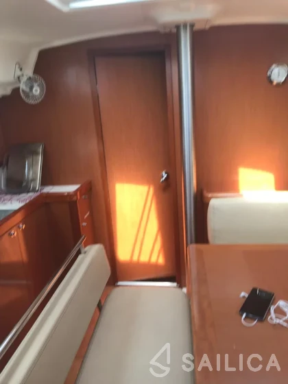 Oceanis 43 - Yacht Charter Sailica