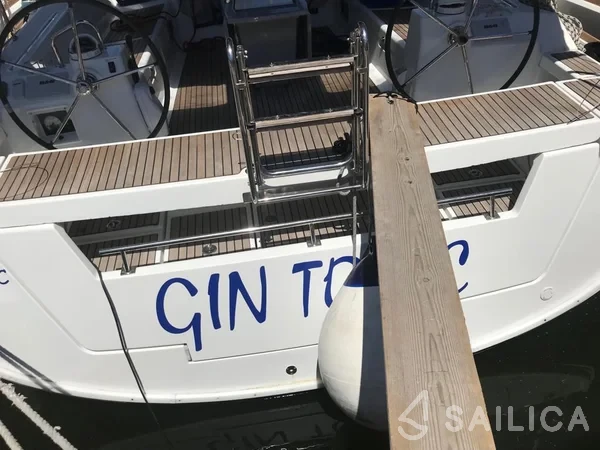 Oceanis 45 - Yacht Charter Sailica