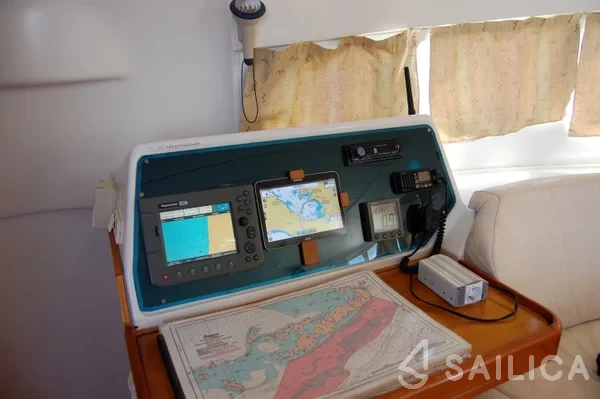 Lagoon 410 - Yacht Charter Sailica