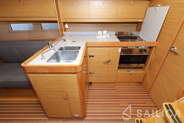Dufour 412 GL - Yacht Charter Sailica